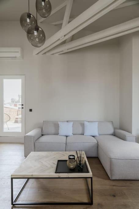 Mooi Licht In Bruisend Antwerpen! Apartment *